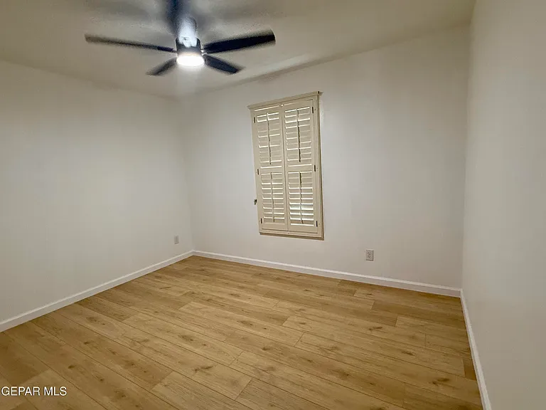 1649 Lomaland Dr — Photo 17