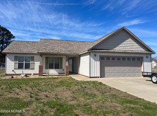 562 Rachel Ln, Grimesland, NC 27837