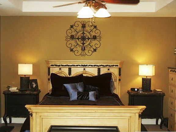 Master BR w/Trey ceiling