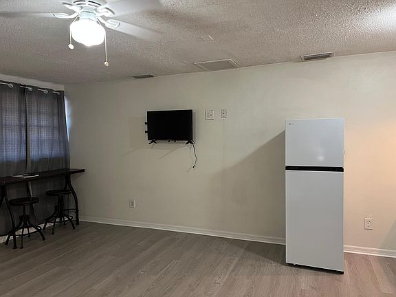 4th image of 4212 Woodlark Dr