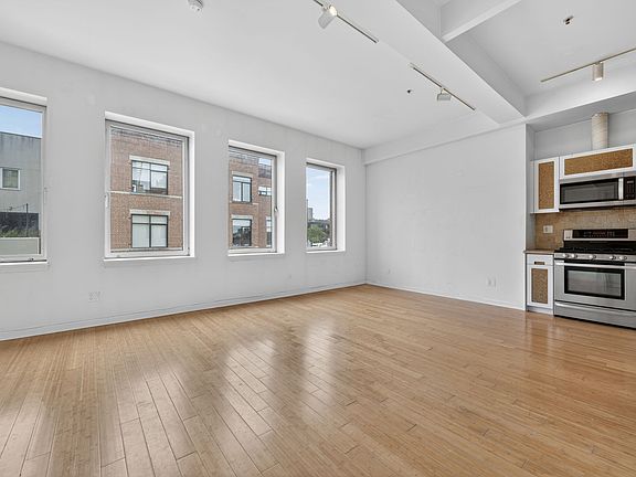 4th image of 148 N 10th St APT 5C