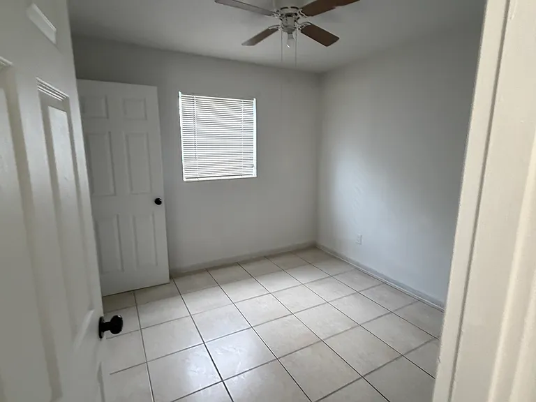 14 Apache St — Photo 7