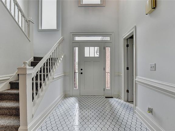 5th image of 1005 Lewis Ridge Cir