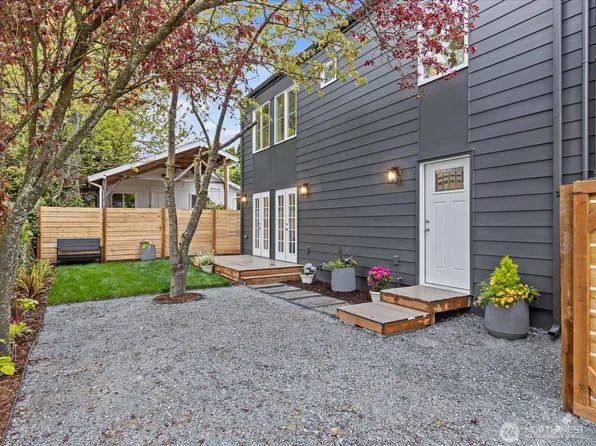 8117 17th Avenue SW #B, Seattle, WA 98106