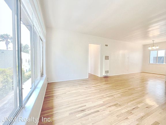 4th image of 1676 Manning Ave #4