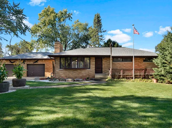 38310 N Chicago Ave, Wadsworth, IL 60083