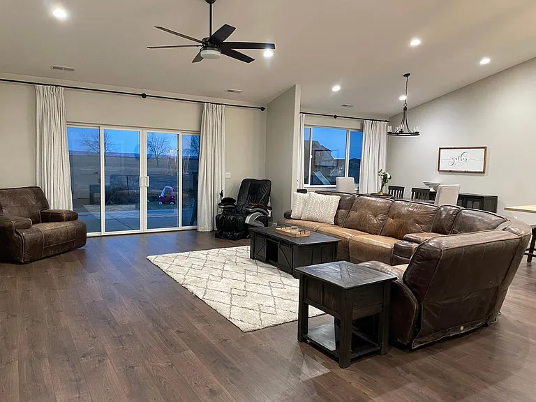 9285 Castlewood Dr SE — Photo 8