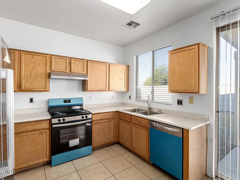 1501 S 113th Dr — Photo 10