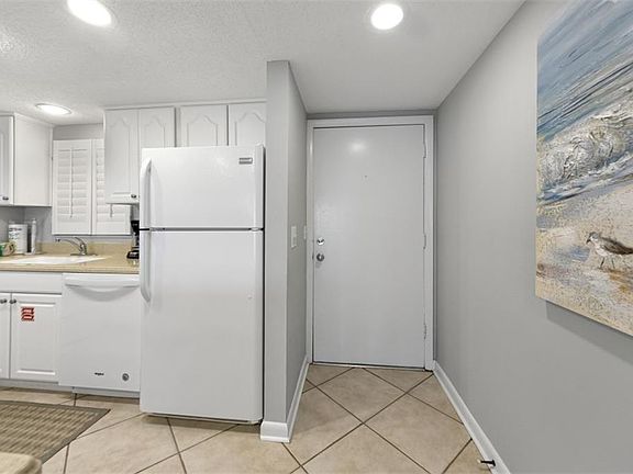3rd image of 3350 S Fletcher Ave #1L-L1