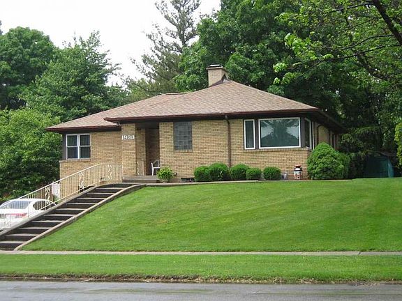 3rd image of 1933 Rockne Dr