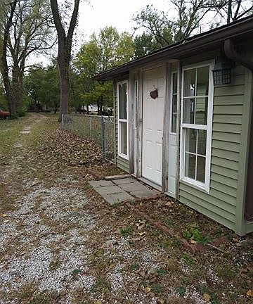 4th image of 4940 Lakeview Dr