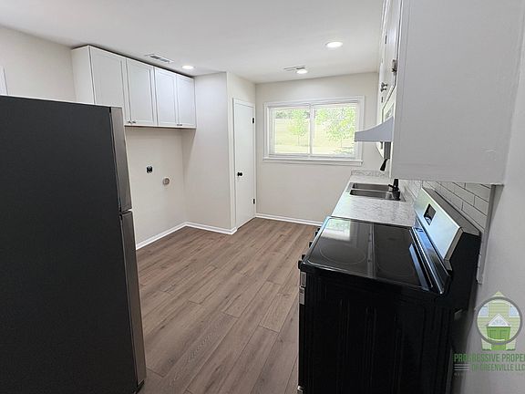 3rd image of 14 Tanyard Rd #A