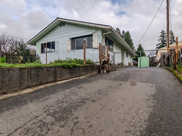 214 Berglund St, Rogue River, OR 97537