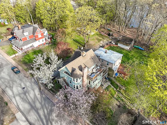 3rd image of 40 Maple Grove Avenue