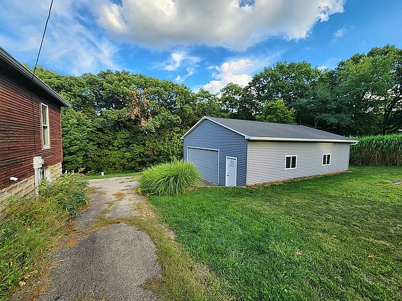 4th image of 106 Eaton Ave