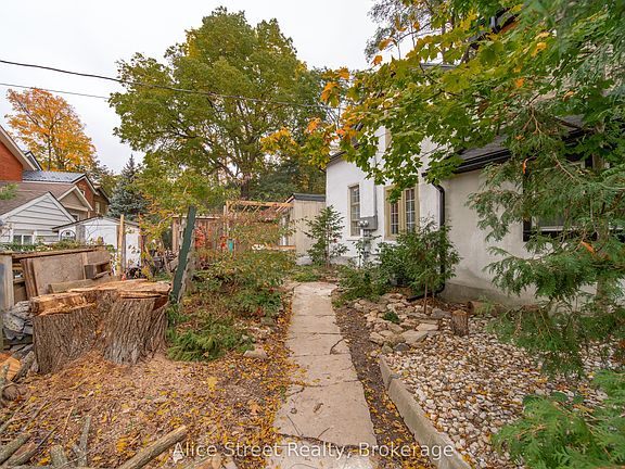 4th image of 39 Arthur St N