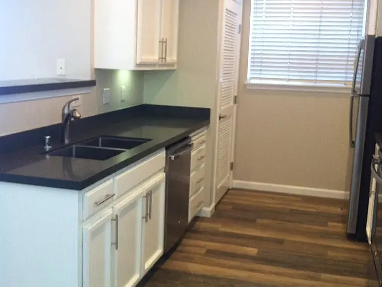 2x2 / 986 sf - Kitchen