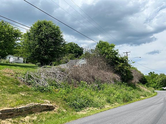 3rd image of 263 Chestnut Dr