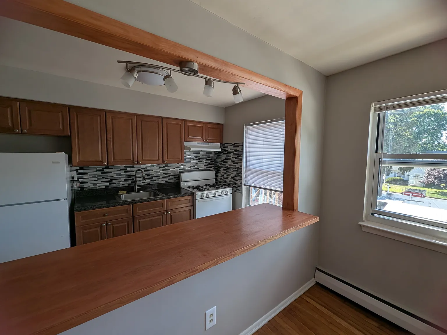 1 bed, 700 sqft, $1,985 — Photo 2