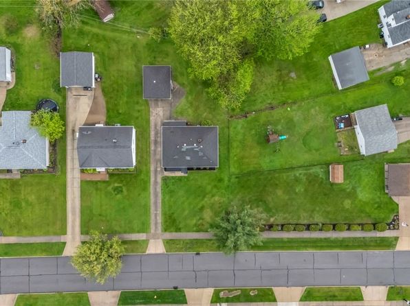 2666 Dentzler Rd, Parma, OH 44134