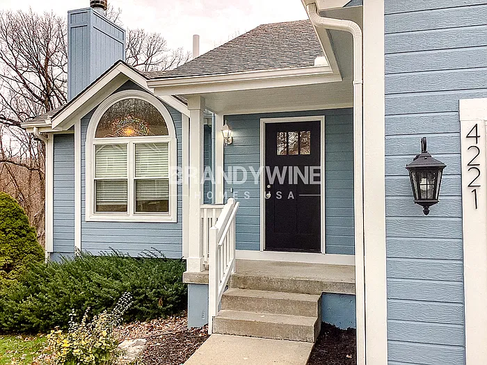 4 bed, 2.5 bath, 2098 sqft, $2,420 — Photo 2