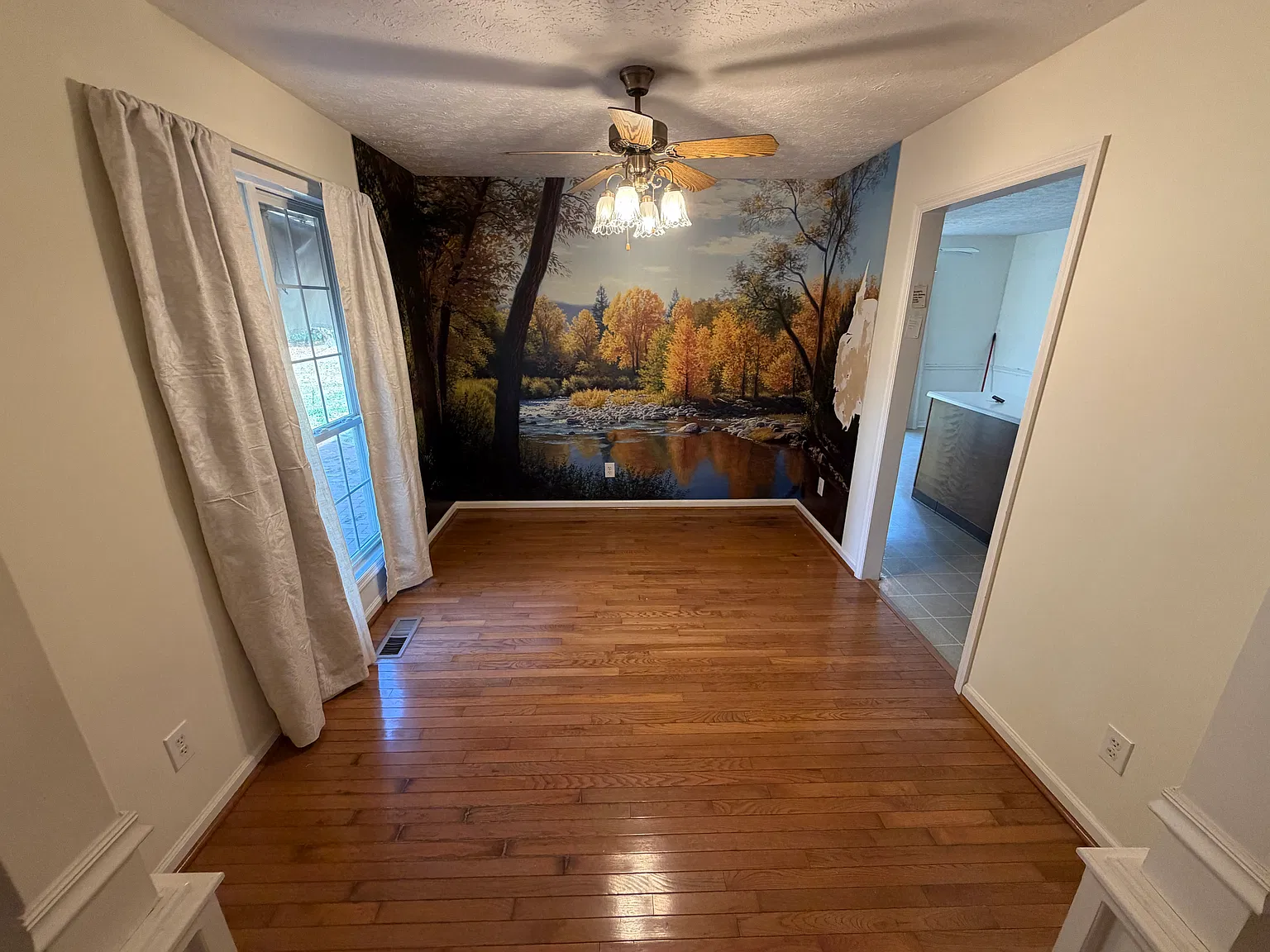 3 bed, 2289 sqft, $2,150 — Photo 4