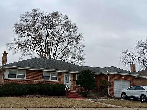 3rd image of 853 E 166th St