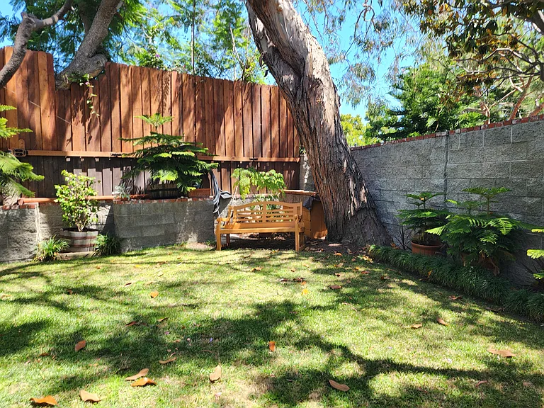 10758 Farragut Dr — Photo 37