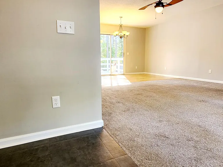 435 Sandhills Cir — Photo 9