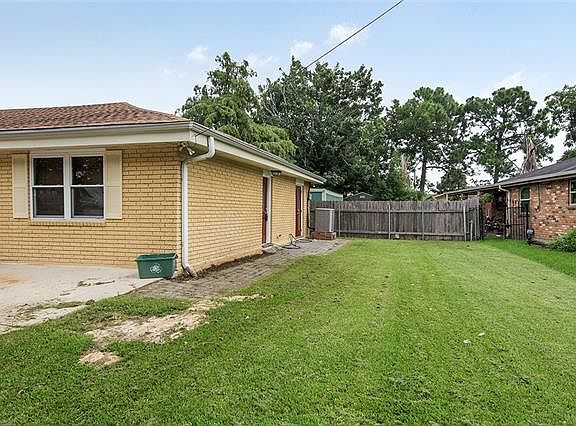 3rd image of 3401 Lake Villa Dr