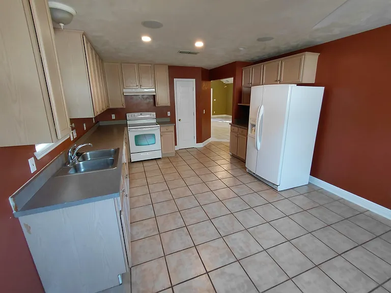 1810 Newman Ln — Photo 4