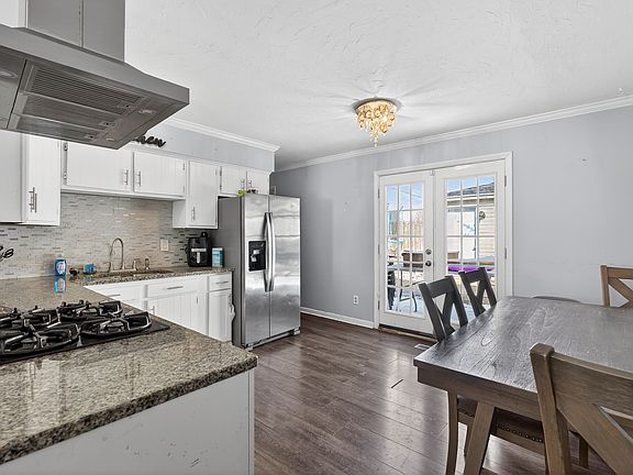 3rd image of 196 Hadleigh Rd