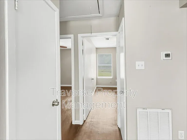 1215 Lowe St — Photo 10