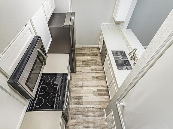 2nd image of 17559 Red Oak Dr #17559