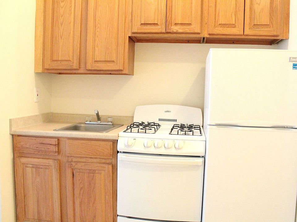 2nd image of 423 E 77th St APT 4B