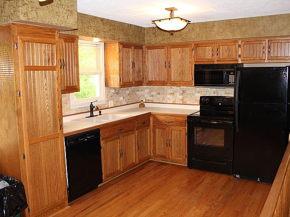 4th image of 1726 Carolina Ln