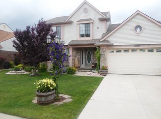 24880 Pheasant Run Rd, Brownstown, MI 48134