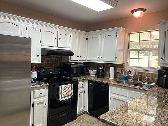 2nd image of 1111 Lee Dr