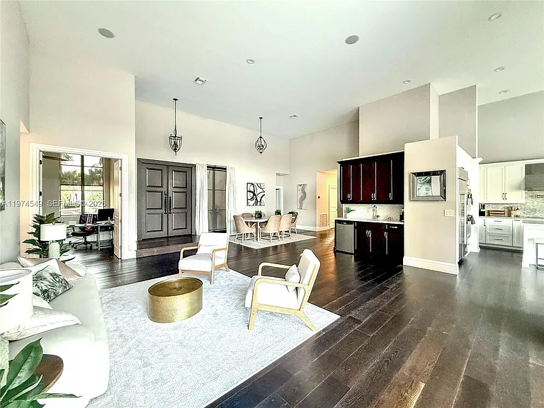 400 Alexandra Cir — Photo 12
