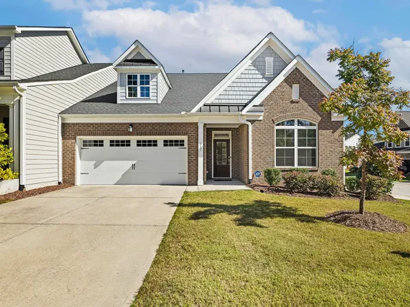817 McGinn Manor Ln, Cary, NC 27519