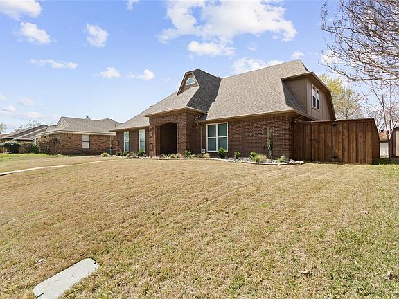 2nd image of 2901 Baron Dr