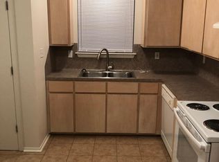 1305 S 12th St, Nederland, TX 77627
