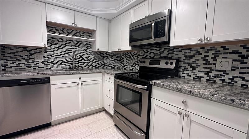 1st image of 1950 N Andrews Ave APT 109D