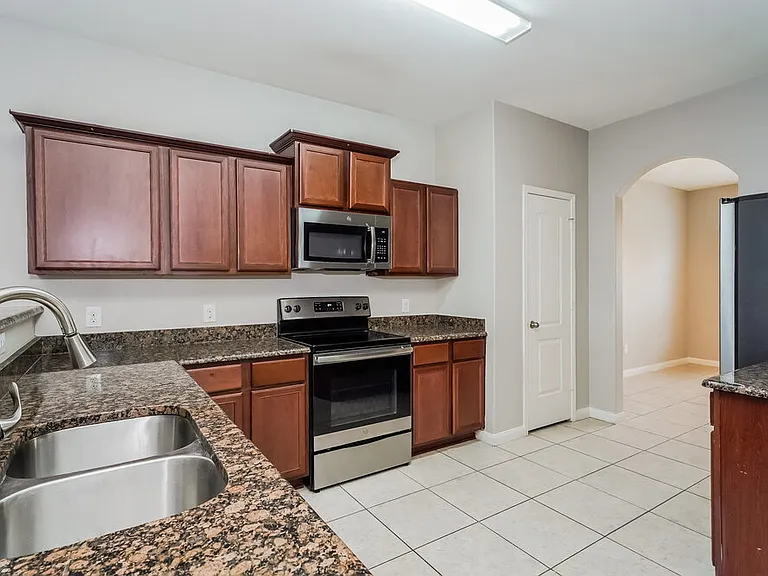 6120 Chalk Hollow Dr — Photo 8