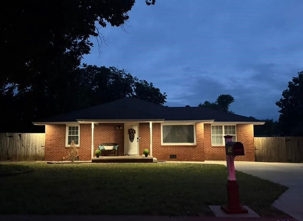 504 N Stephens St - Property Image