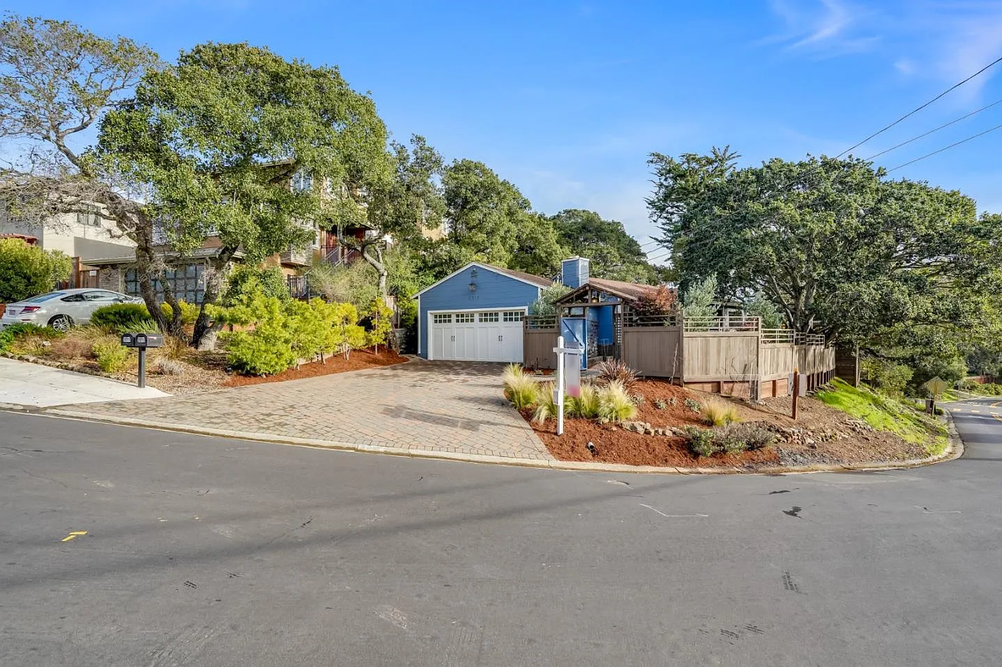 2313 Cipriani Blvd photo 1