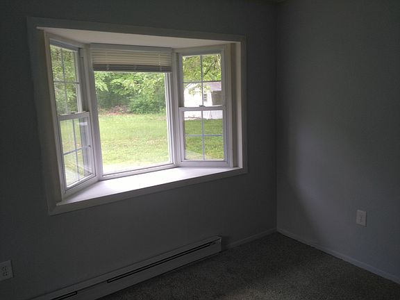 2nd image of 120 Greenbriar Ln