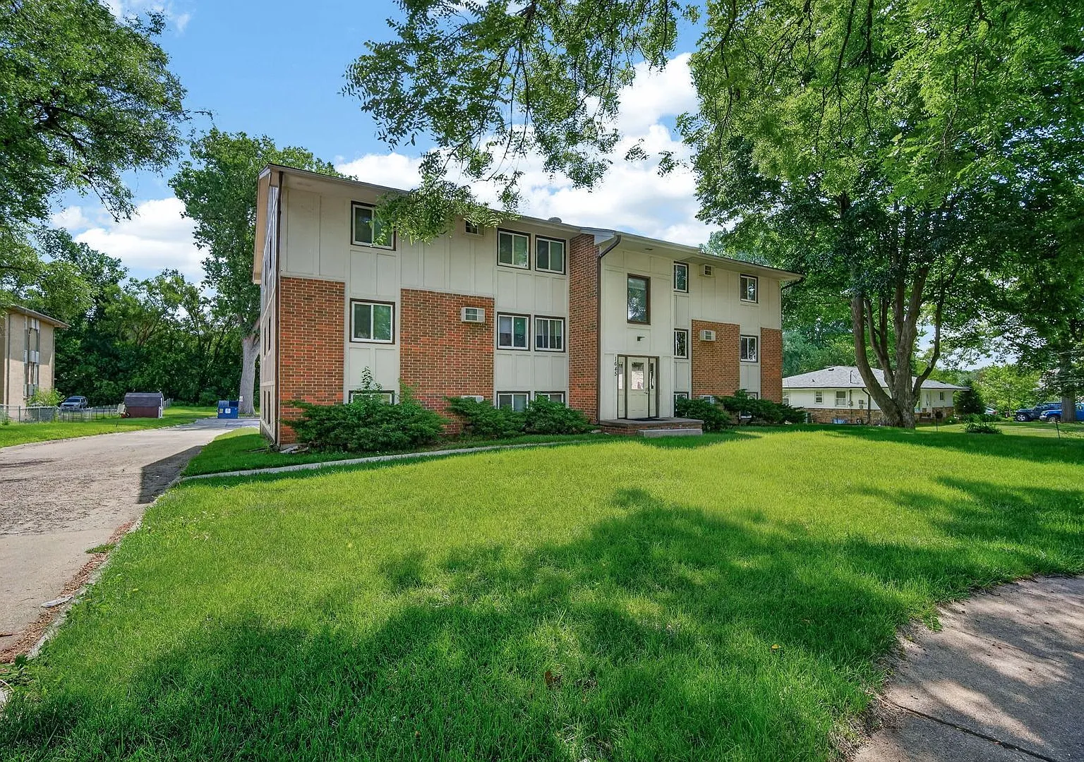 Beautifully Renovated 2BR in Prime Clive Location Modern Upgrades, Peaceful Living & Move-In Ready! — Photo 3