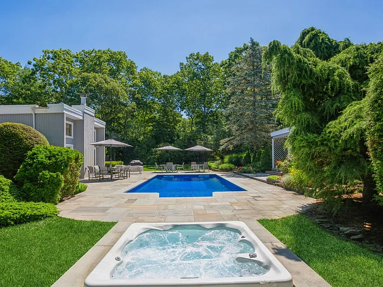 Peconic Hills Dr — Photo 25