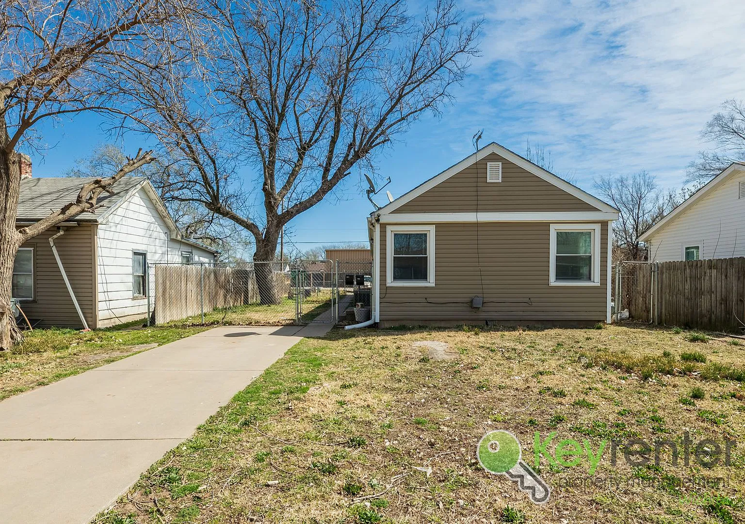 Renovated 2 bedroom | 1 Bath Duplex — Photo 2